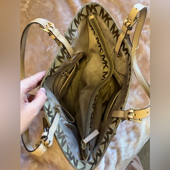 Michael Kors Tote Bag - Picture 2 of 6